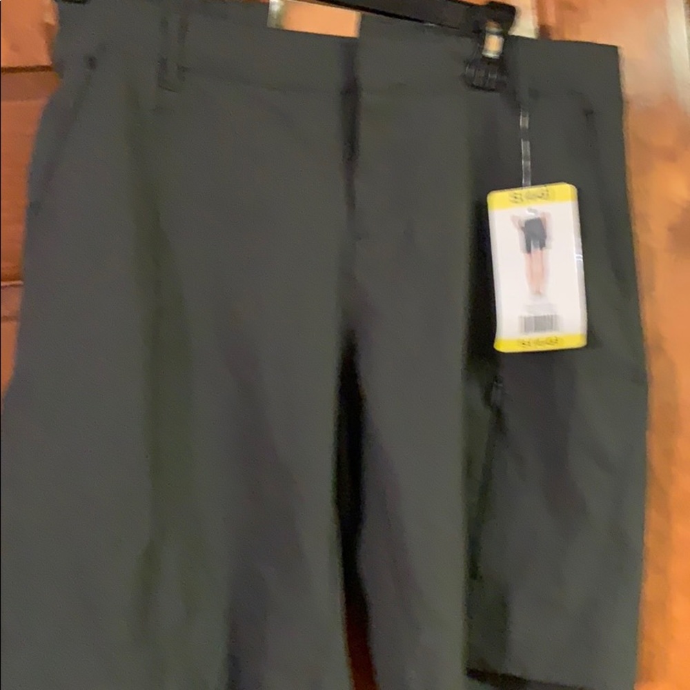New 32Heat women’s shorts S4-6 NWT